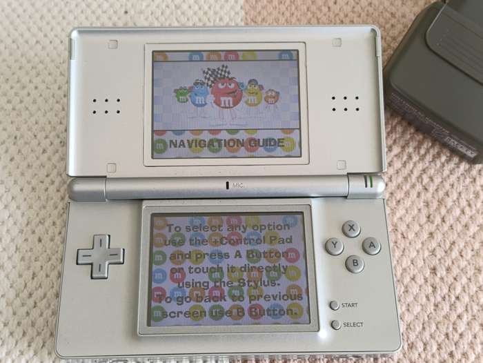 Nintendo Ds Lite +Original Charger and Stylus