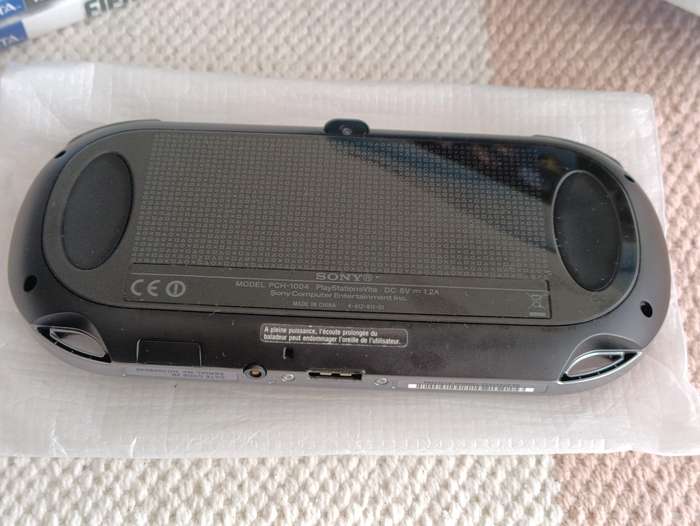 Ps Vita PCH 1004 Console +Games Bundle +Box
