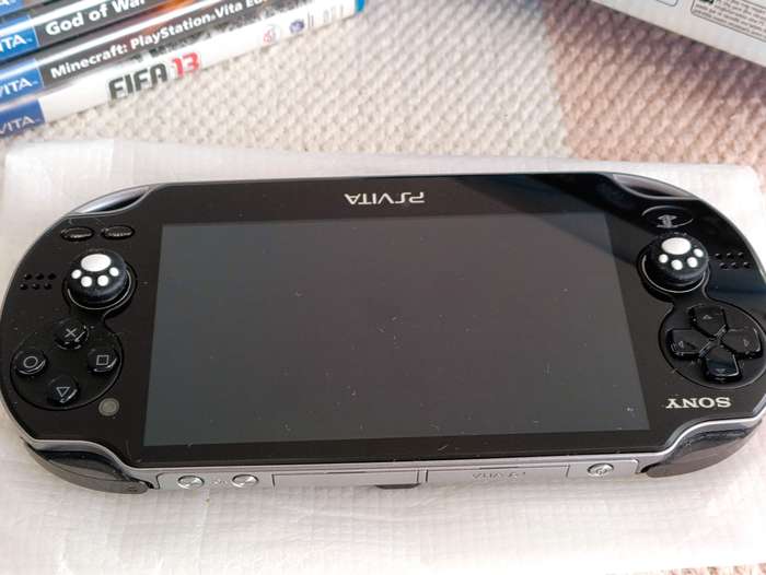 Ps Vita PCH 1004 Console +Games Bundle +Box