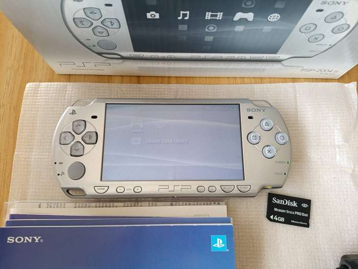 Sony Psp 2004 Console +Box +Original Charger