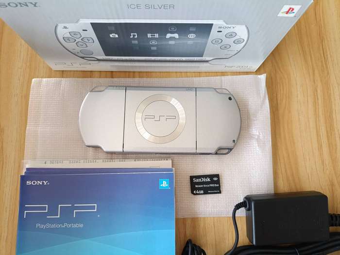 Sony Psp 2004 Console +Box +Original Charger
