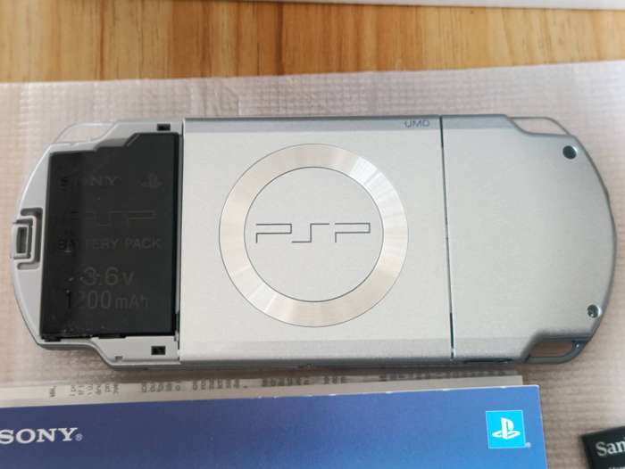 Sony Psp 2004 Console +Box +Original Charger