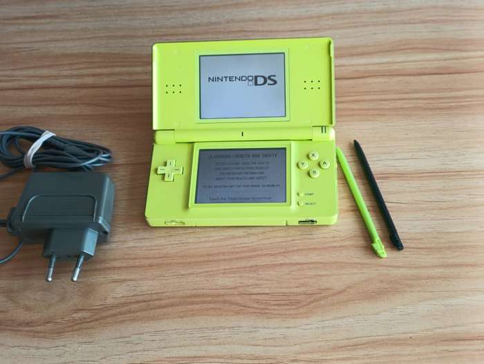 Nintendo DS Lite Console +Original Charger
