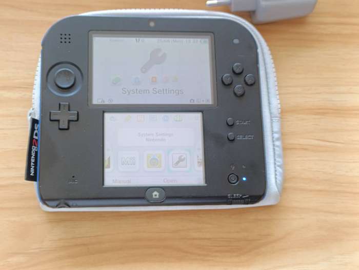 Nintendo 2DS Console +Charger and Stylus