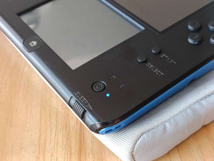 Nintendo 2DS Console +Charger and Stylus