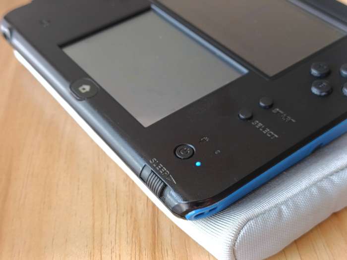 Nintendo 2DS Console +Charger and Stylus