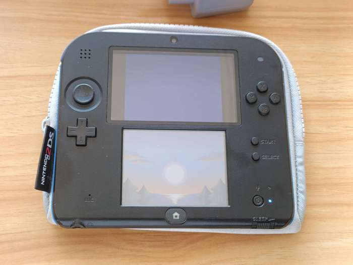 Nintendo 2DS Console +Charger and Stylus