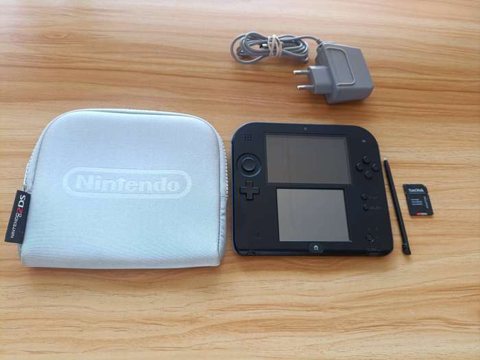 Nintendo 2DS Console +Charger and Stylus