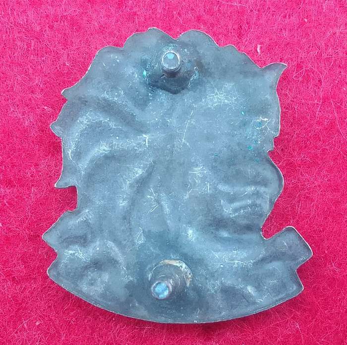 SA ARMY PRESIDENTS GUARD GREY METAL CAP BADGE- 2 LUGS