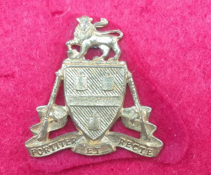 JOHANNESBURG REGT. GILDING METAL CAP BADGE-APPROVED IN 1962- 1ST ISSUE- 2X SCREW LUGS (REPLACED)