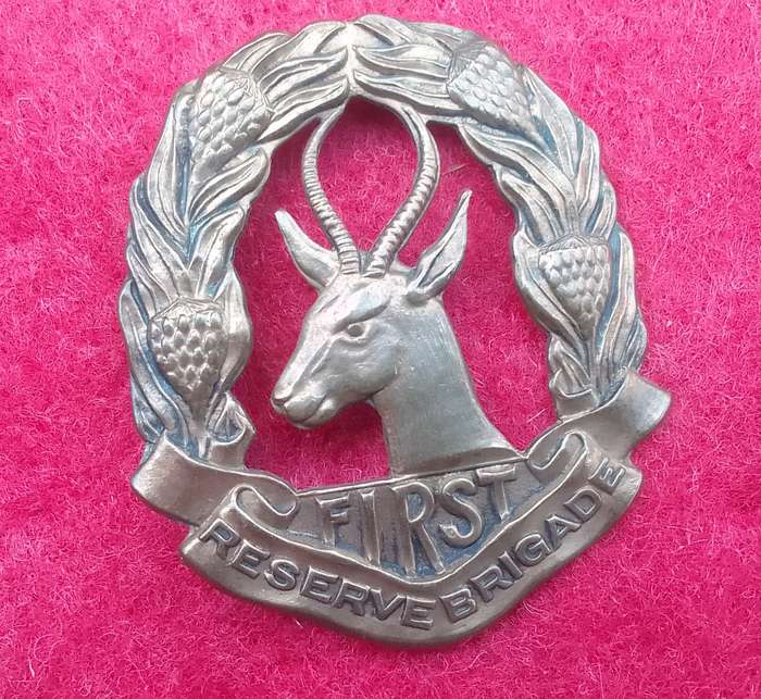 SOUTH AFRICA - WWII- 1ST RESERVE BRIGADE CAP BADGE