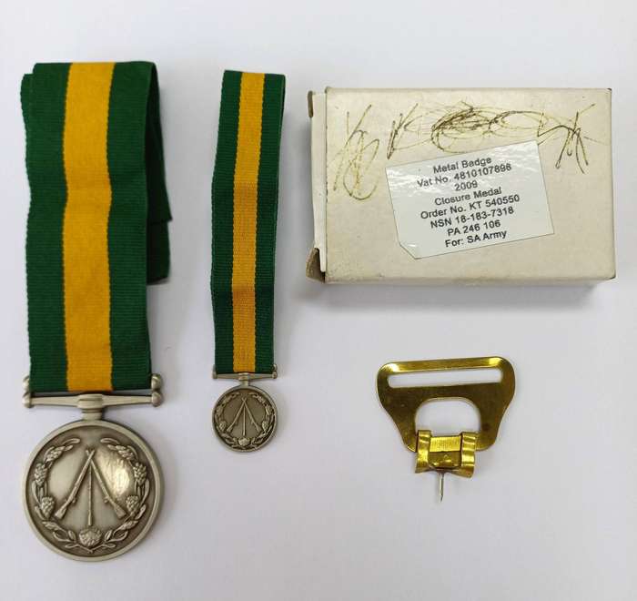 SANDF Commando Closure Medal, & Miniature in box of Issue