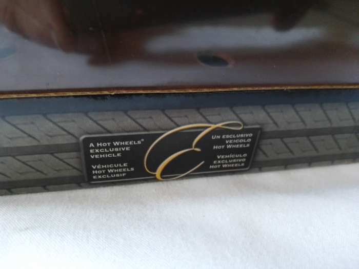 Hot wheels 1:18 scale Batman begins 2004 tumbler,Exclusive edition