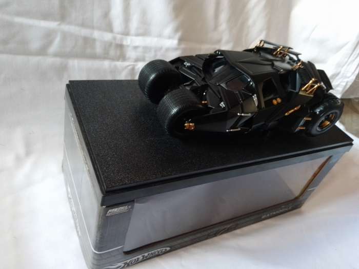 Hot wheels 1:18 scale Batman begins 2004 tumbler,Exclusive edition