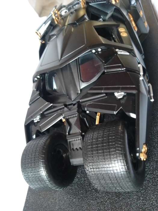 Hot wheels 1:18 scale Batman begins 2004 tumbler,Exclusive edition