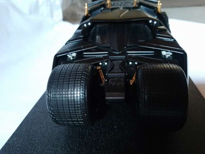 Hot wheels 1:18 scale Batman begins 2004 tumbler,Exclusive edition