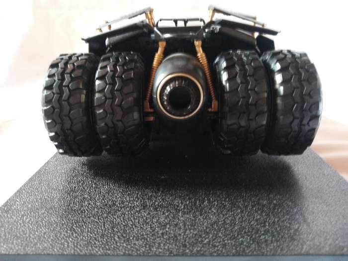 Hot wheels 1:18 scale Batman begins 2004 tumbler,Exclusive edition