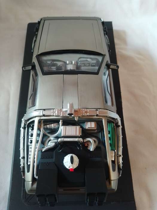 Sun Star Dolorean "Back to the future 2" Time machine 1:18 scale.