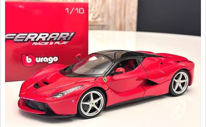 Ferrari La Ferrari 1:18 Burago Die Cast