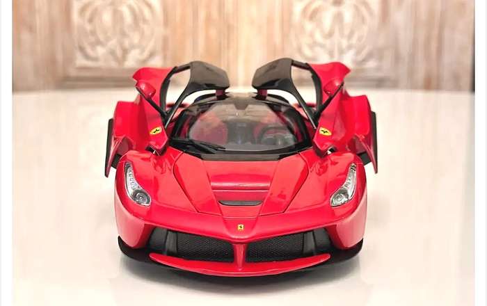 Ferrari La Ferrari 1:18 Burago Die Cast