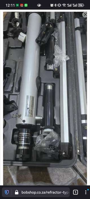 REFRACTOR TYPE TELESCOPE (COMPLETE SET WITH TRIPOD)IN CASE-MINT CONDITION