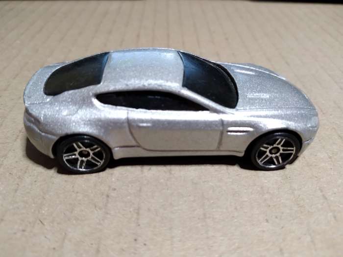 Hotwheels: Aston Martin V8 Vantage (2008 All Stars)