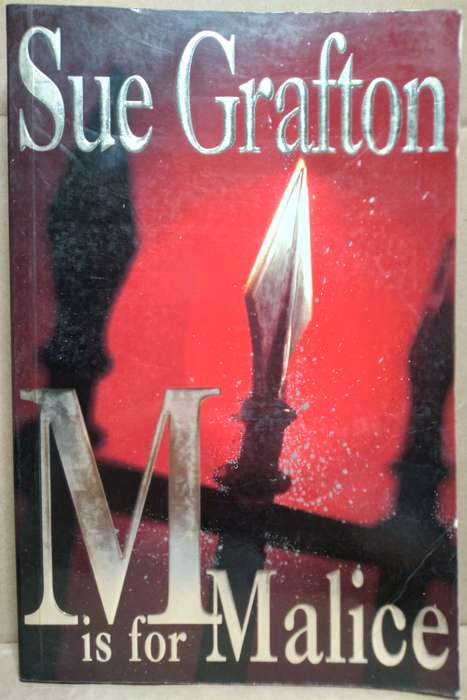 M is for Malice - Sue Grafton (Large Papetback)