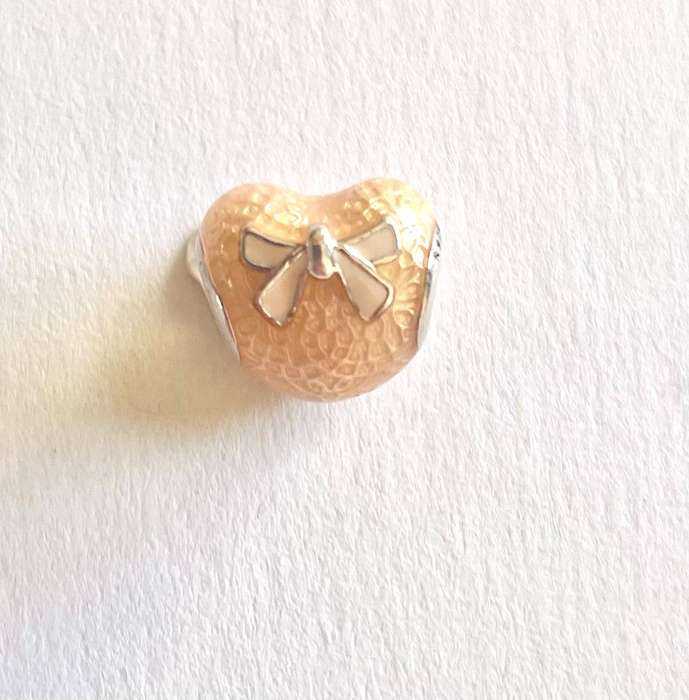 PANDORA Heart, Pink Bow