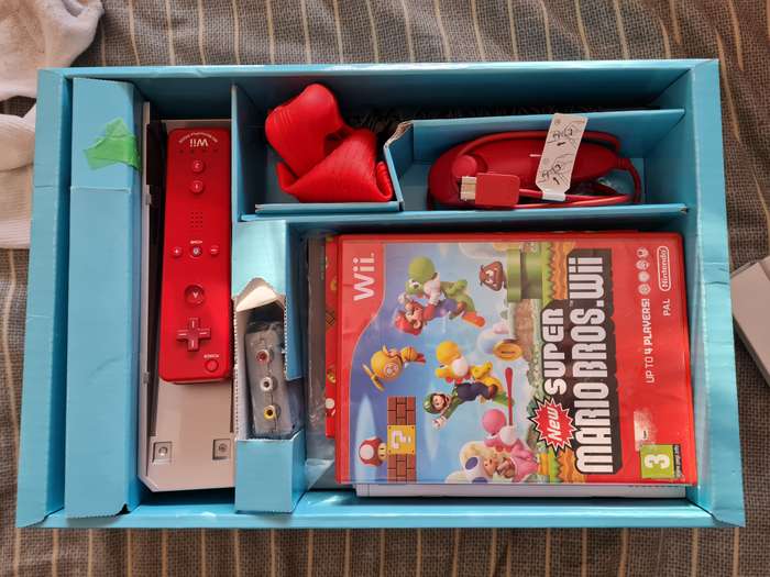 Nintendo Wii 25th anniversary edition working.