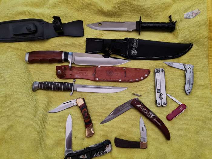 Lot of vintage knives