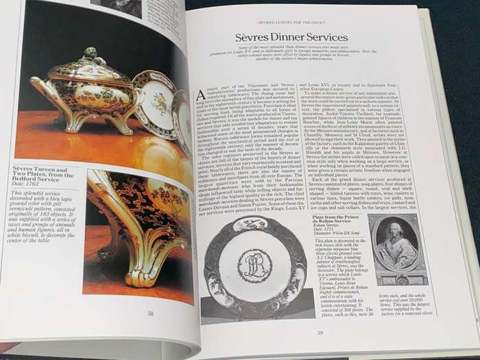 TECHNIQUES OF THE WORLD'S GREAT MASTERS OF POTTERY AND CERAMICS