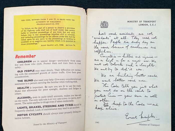 THE HIGHWAY CODE INCLUDING MOTORWAY RULES VINTAGE BOOKLET