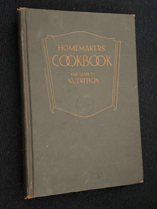 HOMEMAKERS COOKBOOK AND GUIDE TO NUTRITION 1946