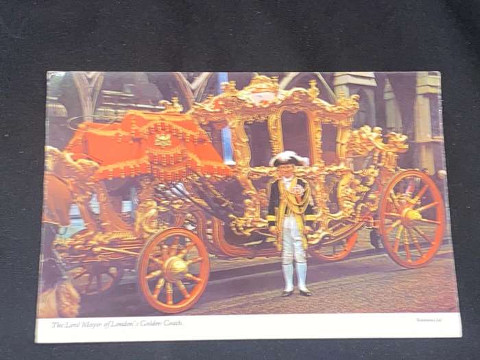 VINTAGE LORD MAYOR OF LONDON'S GOLDEN COACH POST CARD