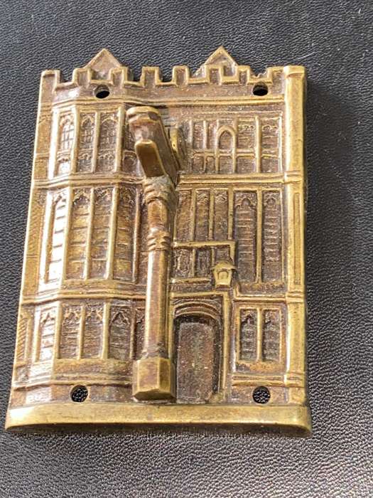 ANTIQUE BRASS GEORGE HOTEL GLASTONBURY DOOR KNOCKER