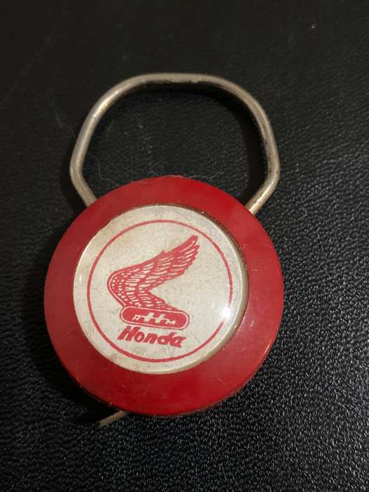 VINTAGE KEYRINGS X 4