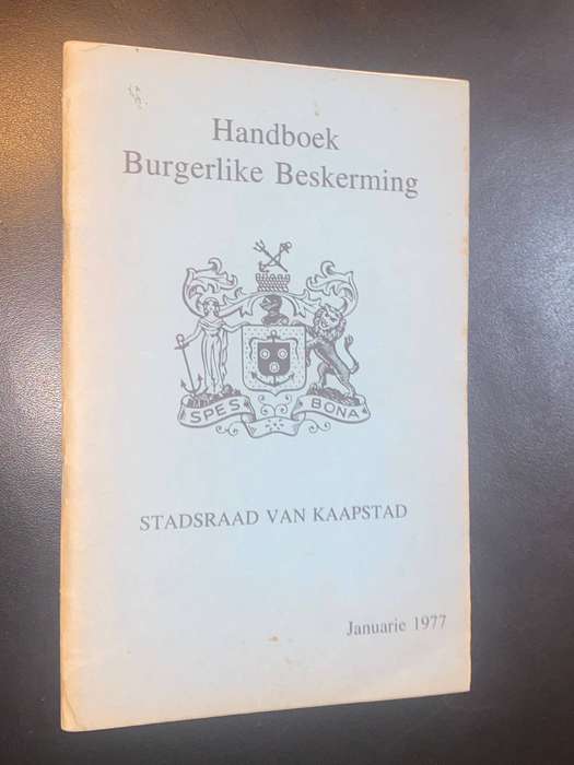 CITIZEN'S CIVIL DEFENCE HANDBOOK CITY OF CAPE TOWN JAN 1977 BILINGUAL