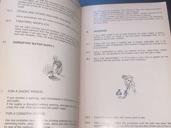 CITIZEN'S CIVIL DEFENCE HANDBOOK CITY OF CAPE TOWN JAN 1977 BILINGUAL