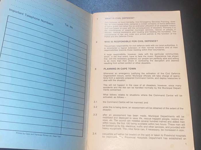 CITIZEN'S CIVIL DEFENCE HANDBOOK CITY OF CAPE TOWN JAN 1977 BILINGUAL