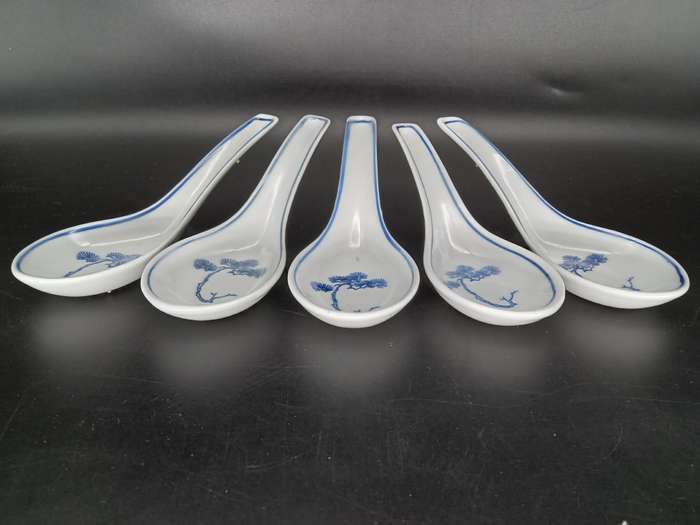 Vintage! Set Of 5 Chinese Porcelain Ceramic Blue & White Flower Patterned Soup Spoons