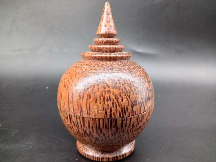 Vintage! Thailand - Handcrafted - Brown Palmyra Palm Coconut Wood - Trinket Box with Lid