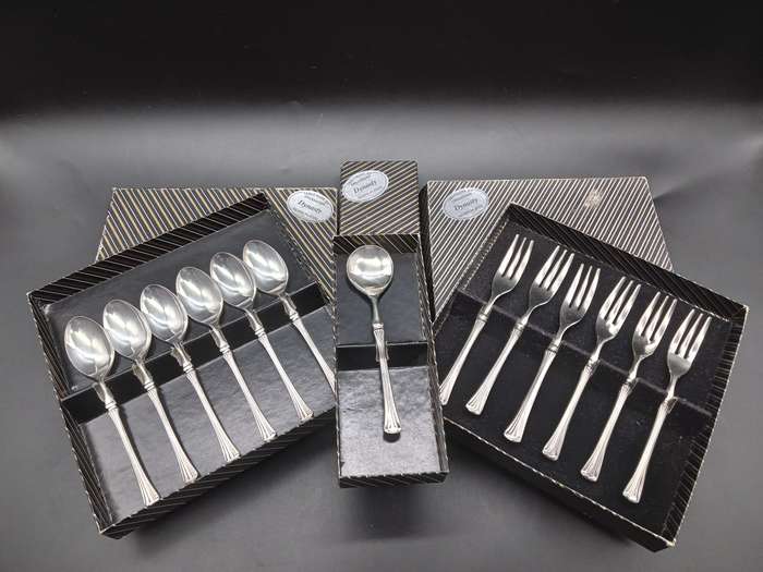 Vintage! Boxed - Greensons "Dynasty" SilverPlated 6 Cake Forks, 6 Spoons & 1 Sugar Spoon