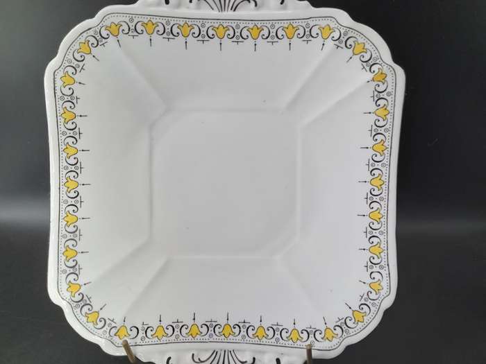 Vintage! England - Shelley - Art Deco - Cake Plate - Queen Anne Shape - Yellow Tulips