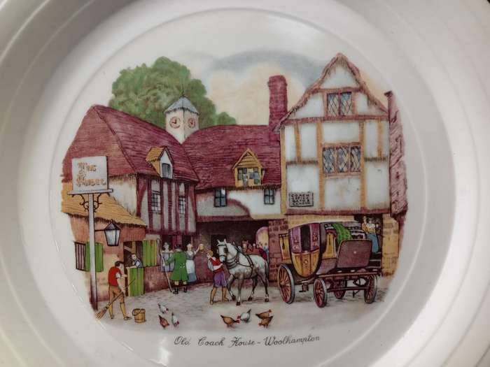 Vintage! England - Hornsea - Collector Plate  - Old coach House - Woolhampton
