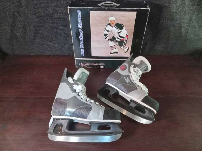 NEW - Ice Hockey Skates (Size 8) Built for Speed