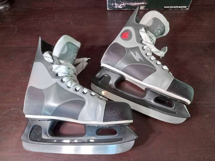 NEW - Ice Hockey Skates (Size 8) Built for Speed