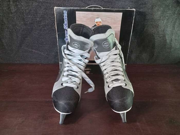 NEW - Ice Hockey Skates (Size 8) Built for Speed
