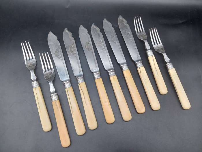 Antique! England - William Hutton & Sons - Early 1900 - Bone Handle  - Set of 6 Knives and 4+2 Forks