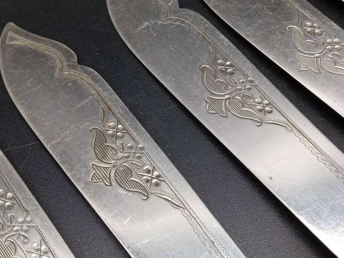 Antique! England - William Hutton & Sons - Early 1900 - Bone Handle  - Set of 6 Knives and 4+2 Forks