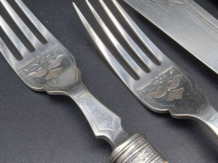Antique! England - William Hutton & Sons - Early 1900 - Bone Handle  - Set of 6 Knives and 4+2 Forks